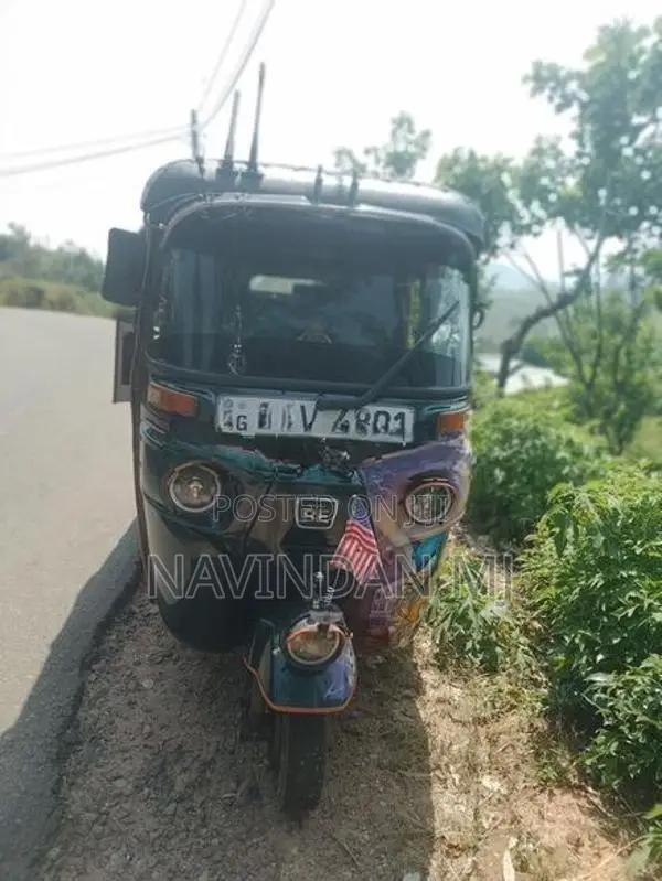 Bajaj RE 2016