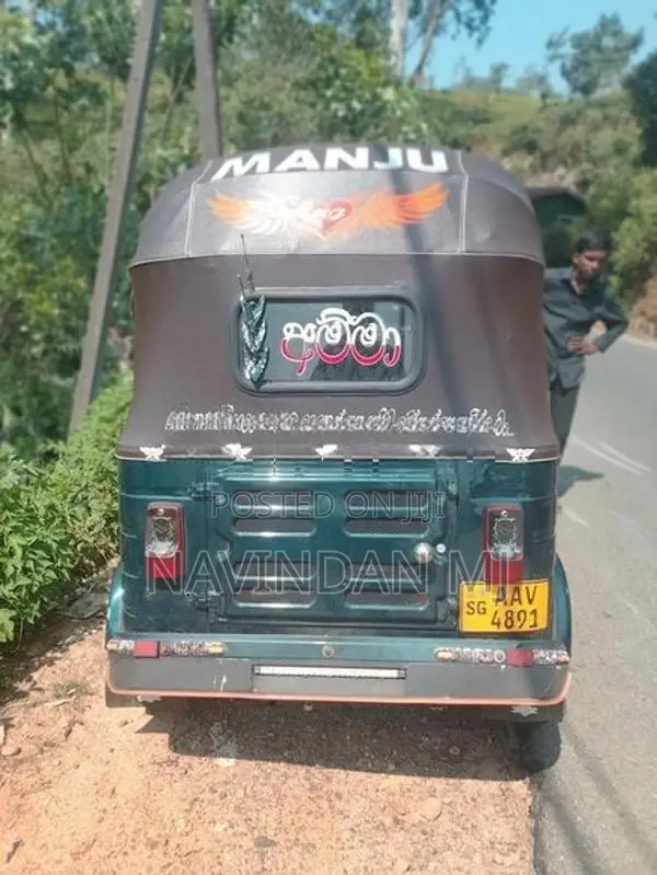 Bajaj RE 2016