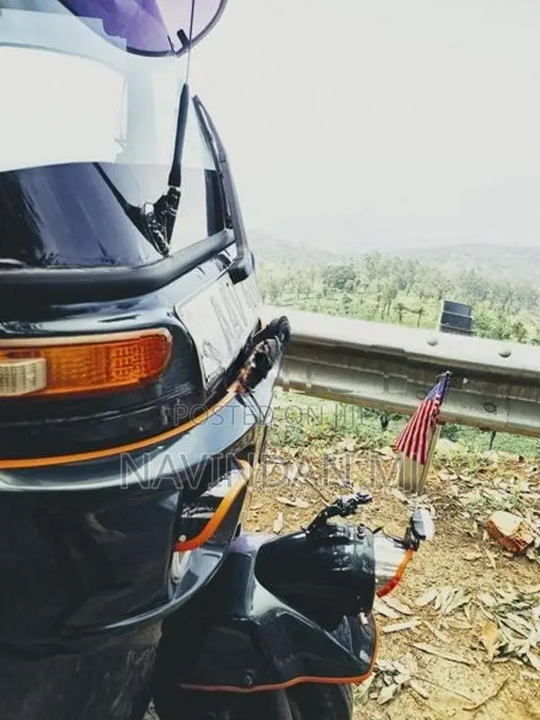 Bajaj RE 2016
