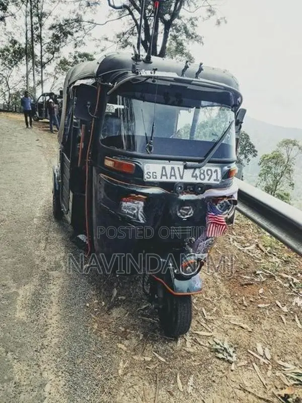 Bajaj RE 2016