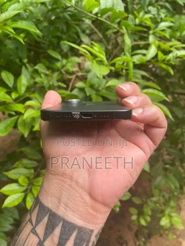 Apple iPhone 16 128GB (Used)