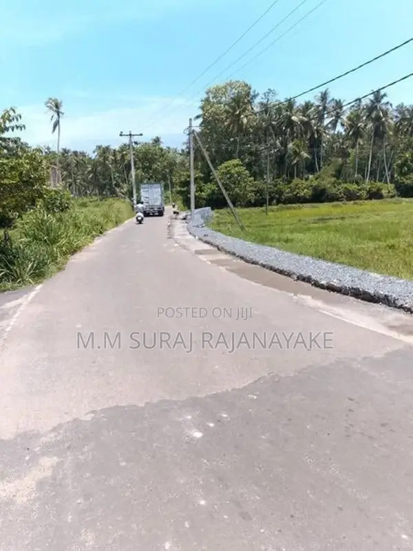 Valuable Land for Sale in Minuwangoda - Walpola
