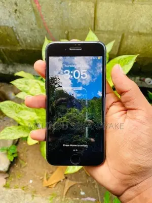Apple iPhone SE 2 (Used)