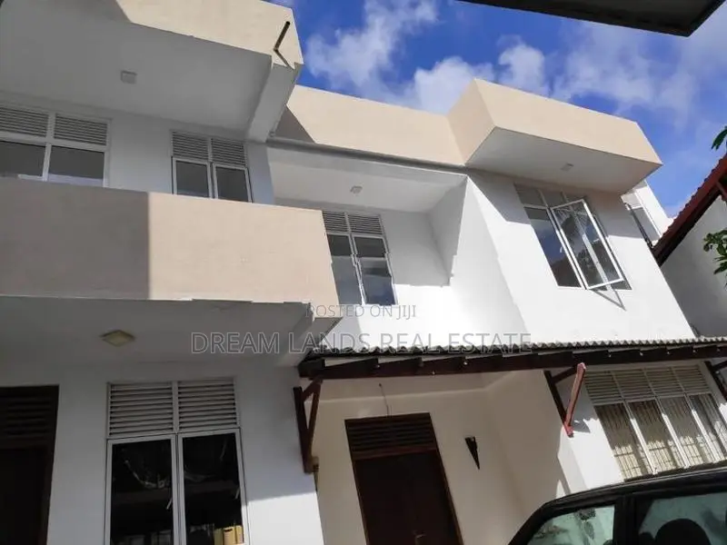 Upper floor for rent only Girls malabe