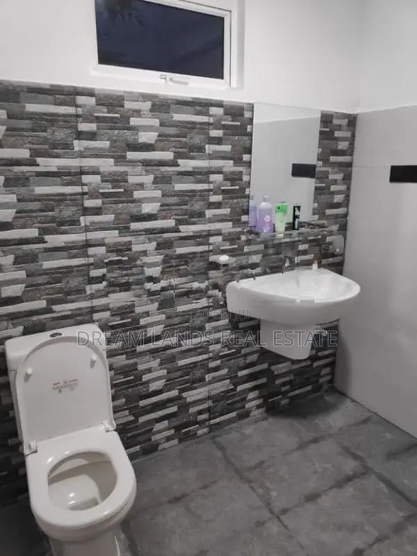 Upper floor for rent only Girls malabe