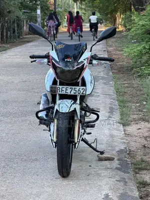 TVS Apache Pearl White 2017
