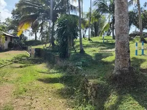 කලුතර නේවාසික බිම් කොටස්