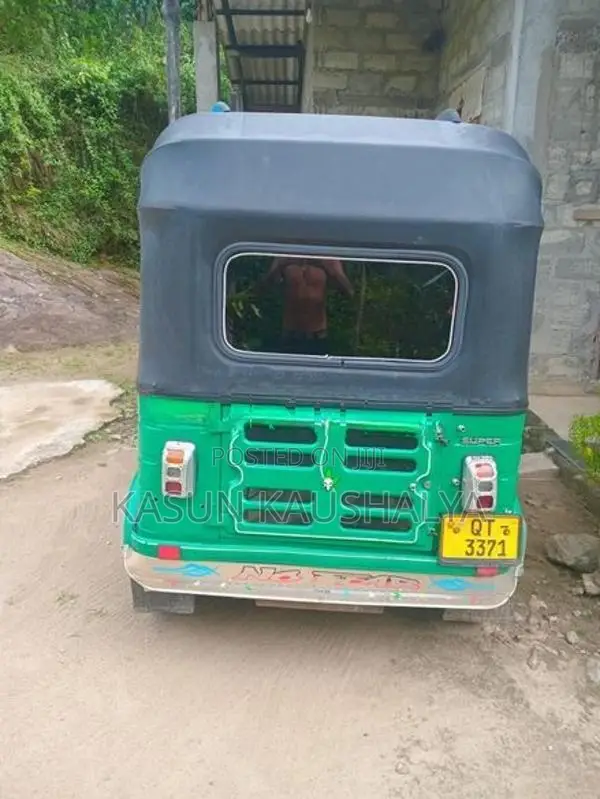 Bajaj RE 2009