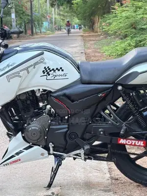 TVS Apache Pearl White 2017