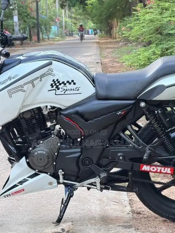 TVS Apache Pearl White 2017