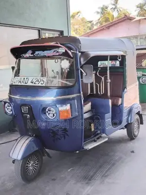 Bajaj RE 205 2013
