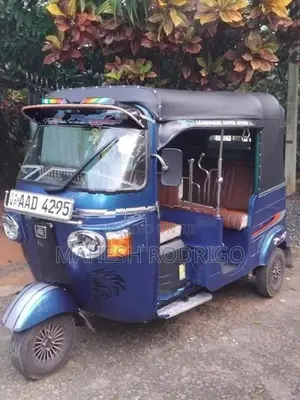 Bajaj RE 205 2013