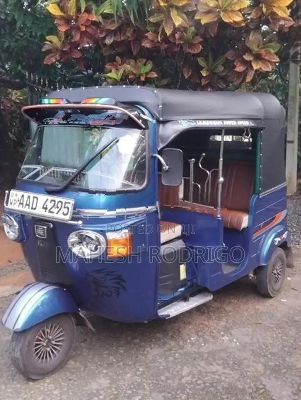 Bajaj RE 205 2013