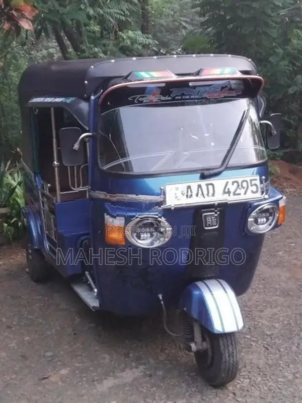 Bajaj RE 205 2013