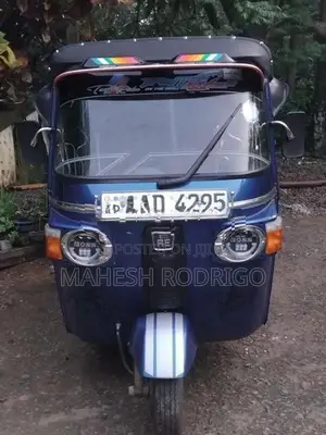 Bajaj RE 205 2013