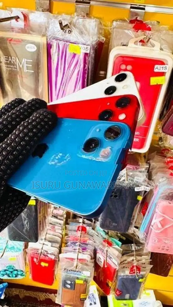 Apple iPhone 13 (Used)