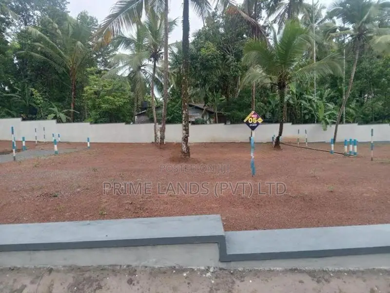 කඩවත නගර සබා සීමාවෙන් අලුත්ම ඉඩමක් විකිණීමට