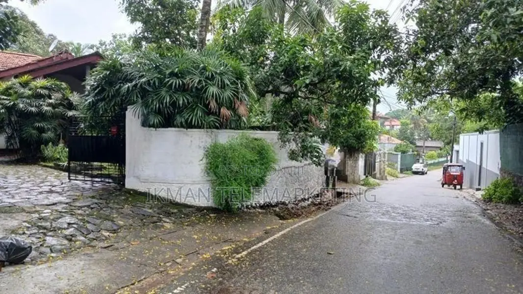 Prime Residential Land With House Sale in Kiribathgoda