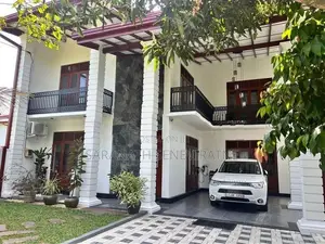 Two Storey Luxury House in Panadura Pinwatta