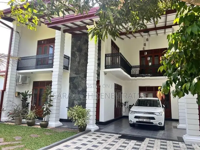 Two Storey Luxury House in Panadura Pinwatta