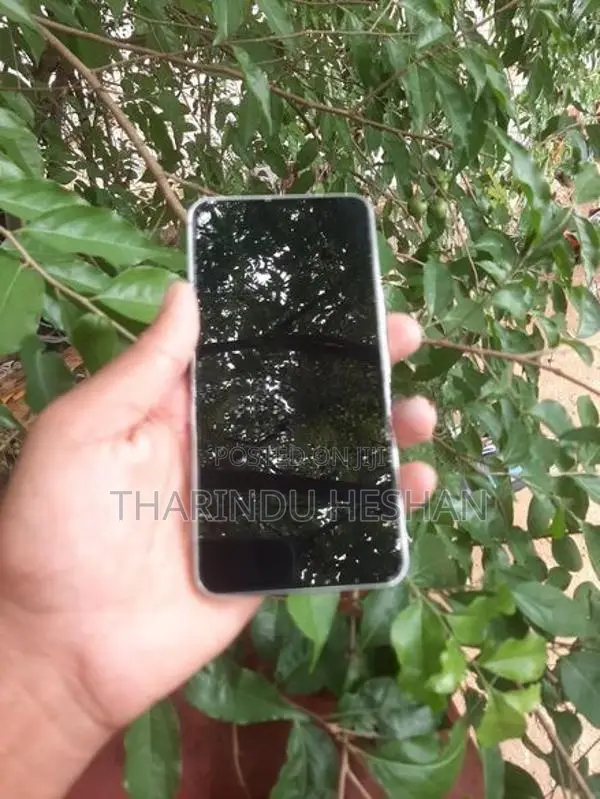 Samsung Galaxy S22 (Used)