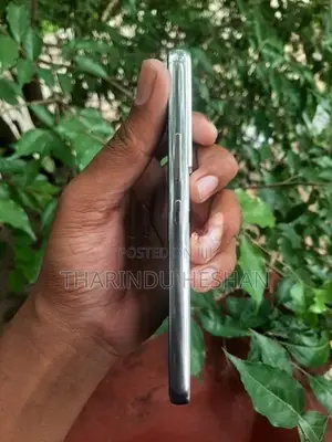 Samsung Galaxy S22 (Used)