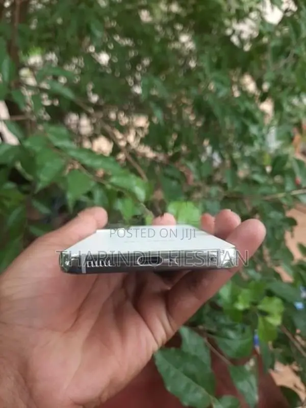 Samsung Galaxy S22 (Used)
