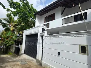 වර්ග අඩි 2300 ක අංගසම්පූර්ණ නිවසක් විකිණීමට