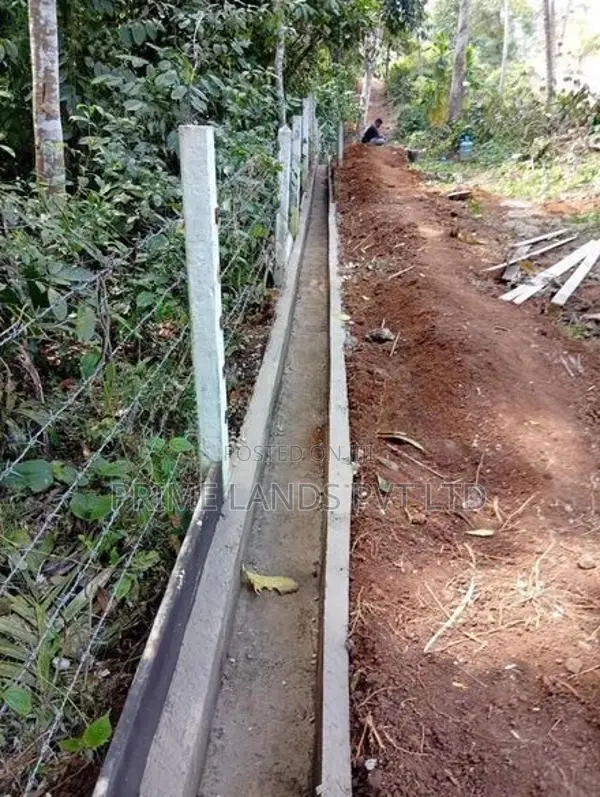Beautiful Land In Gelioya (pethiyagoda)