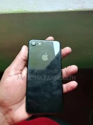 Apple iPhone 7 128GB (Used)