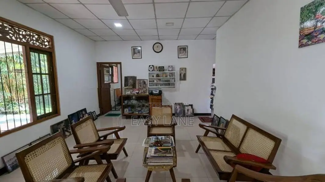 වැලිවේරියෙන් සුපිරිම නිවසක්