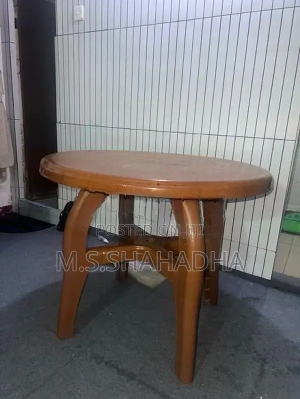 Plastic Round Dining Table
