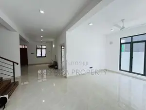 ගඩොලින් තැනූ Brand New සුඛෝපභෝගී දෙමහල් නිවසක් විකිණීමට - Piliyandala