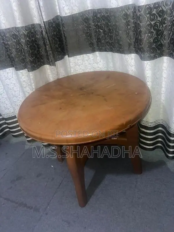 Plastic Round Dining Table