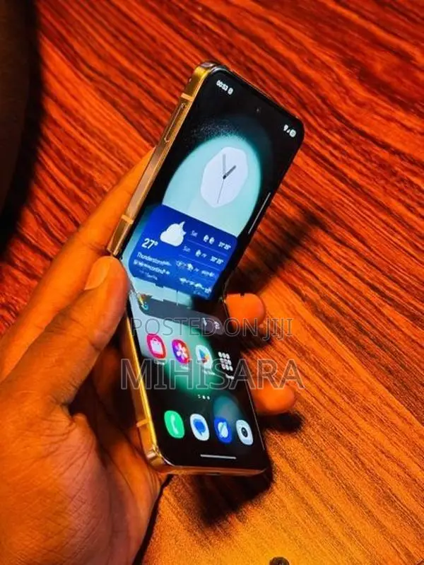 Samsung Galaxy Z Flip 5 256GB (Used)