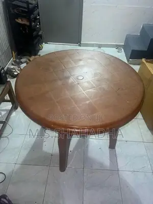 Plastic Round Dining Table