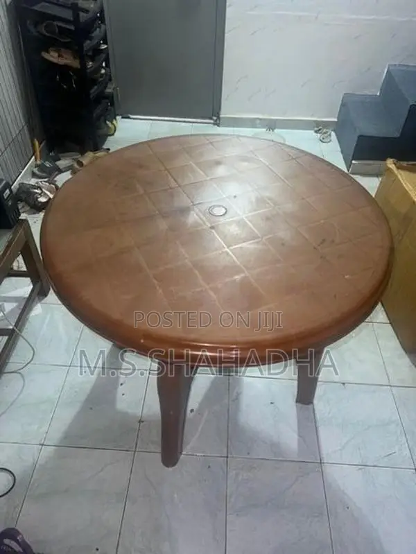 Plastic Round Dining Table