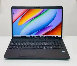 i7 8th Gen Latitude 5500 15.6 inches screen UHD Graphics Full HD IPS