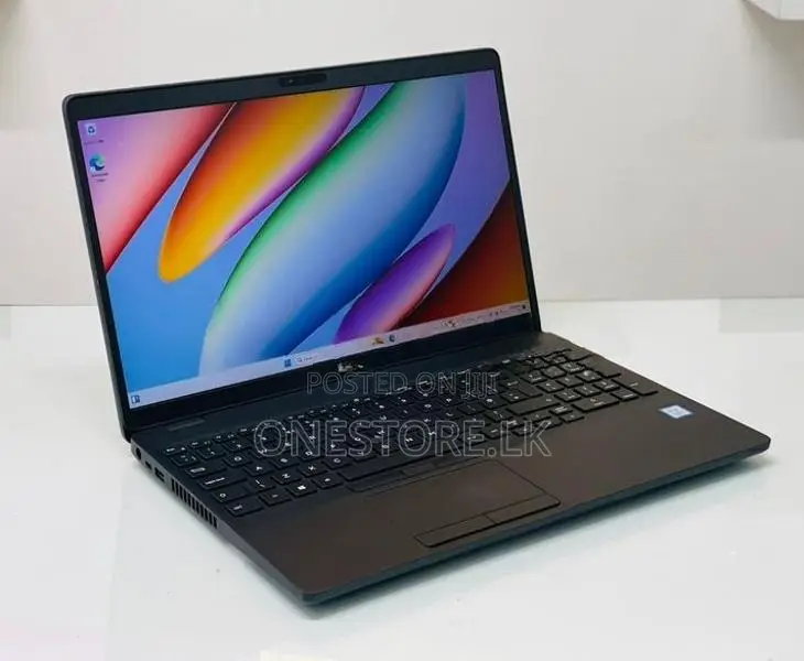 i7 8th Gen Latitude 5500 15.6 inches screen UHD Graphics Full HD IPS