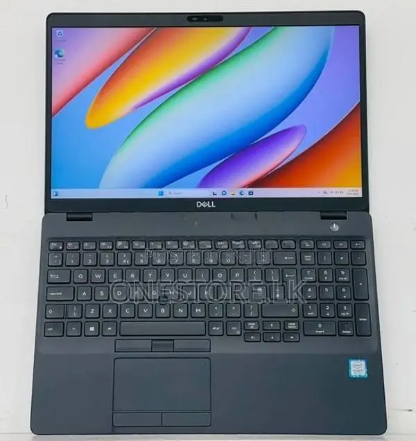 i7 8th Gen Latitude 5500 15.6 inches screen UHD Graphics Full HD IPS