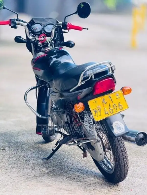 Bajaj CT100 2012