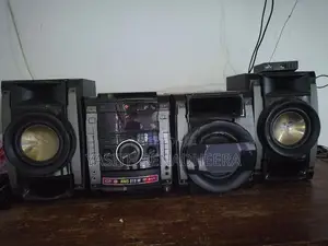 LG DM5540 Mini Hi-Fi System With Black Speakers