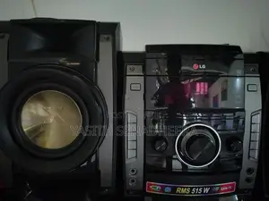 LG DM5540 Mini Hi-Fi System With Black Speakers
