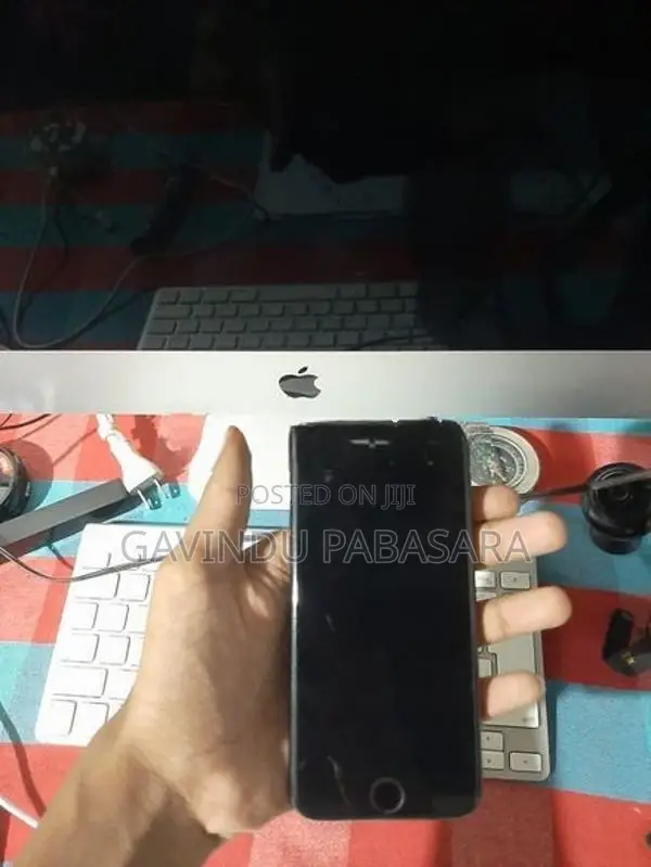 Apple iPhone SE 2 Black (Used)