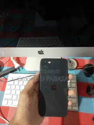 Apple iPhone SE 2 Black (Used)