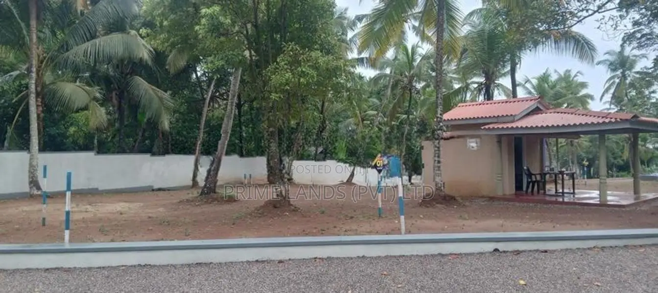 කඩවතින් ඉඩම්ක්
