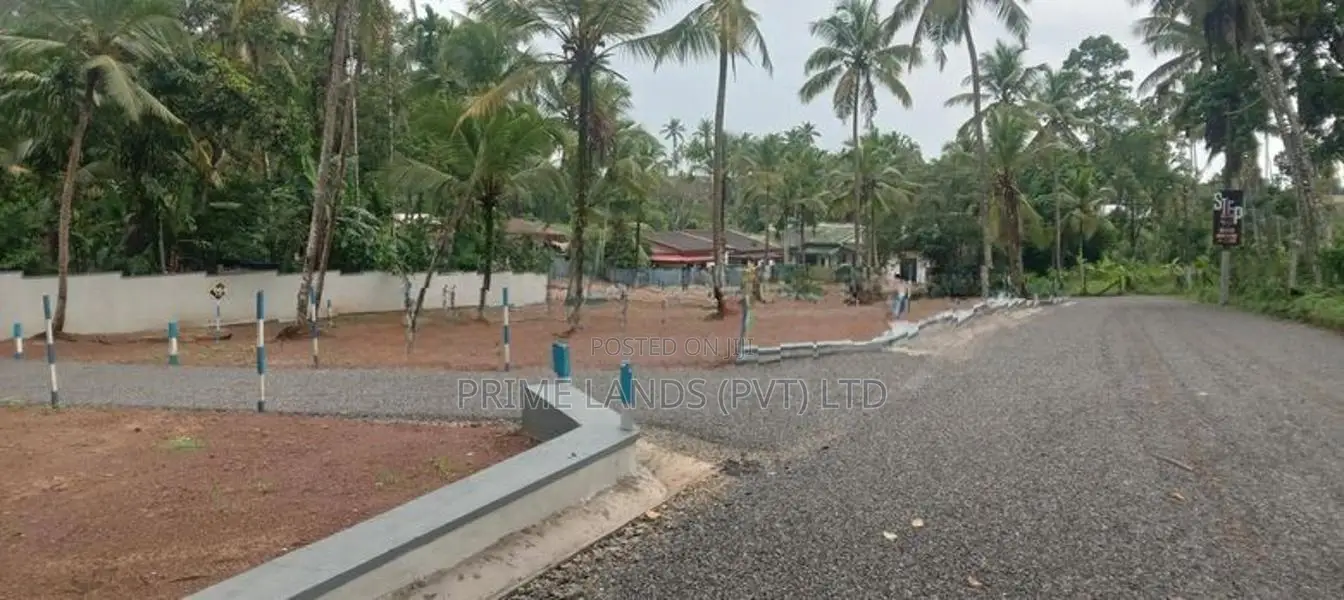 කඩවතින් ඉඩම්ක්