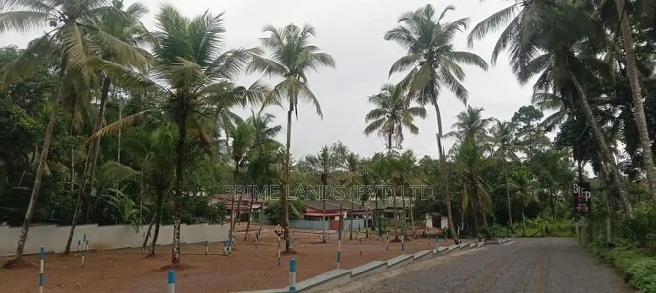 කඩවතින් ඉඩම්ක්