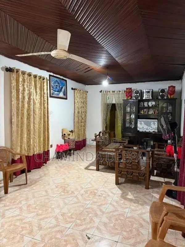 Two Story 8 Bed Rooms Large House for Sale in Grandpass - Colombo 14