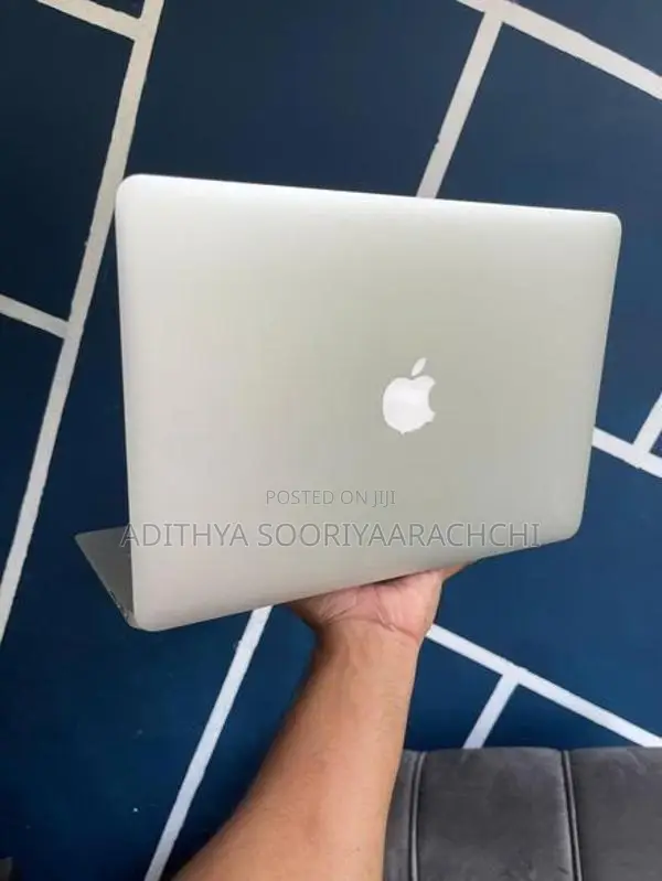 Apple MacBook Air 13" i5 8GB